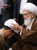 عمامه‌گذاری طلاب با حضور مراجع تقلید به مناسبت نیمه شعبان +عکس