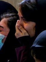 روایت یکی از دانش‌آموزان مدرسه در بلوار فردوس تهران: خودم با چشم دیدم چیزی از پنجره به داخل کلاس انداختند / نمی‌توانید تصور کنید که چه بوی وحشتناکی تنفس می‌کنید؛ در یک لحظه تمام بدن‌تان قفل می‌کند