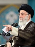 یکی از دستاورد‌های چالش هسته ای، این است که ما فهمیدیم که به وعده‌های انها، نمی‌شود اعتماد کرد / ما خیلی جا‌ها ضربه خوردیم برای خاطر همین اعتماد‌های بیجا / اینکه یک ملت، مسئولین یک کشور، بدانند، بفهمند، که کجا باید اعتماد کنند، کجا نباید اعتماد کنند، این خیلی مهم است / ما روی مبنای اسلامی‌مان نمی‌خواهیم طرف سلاح [هسته‌ای]برویم؛ اگر این نبود جلویش را نمی‌توانستند بگیرند