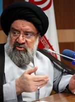 احمد خاتمی: برخی برای حضورشان، استعفای رئیس جمهور را زمزمه می‌کنند که اگر می‌خواهید ما به میدان بیاییم باید رئیسی استعفا دهد