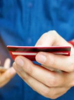 مقام وزارت اقتصاد می‌گوید تراکنش‌های بالای یک میلیارد تومان در ماه و بیش از ۲۰۰ تراکنش در حساب‌های شخصی، تجاری محسوب می‌شود / این افراد باید برای تشکیل پرونده مالیاتی قطعا اقدام کنند