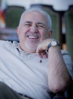 تصویر جدیدی از محمد جواد ظریف/ امروز دفتر روزنامه اطلاعات